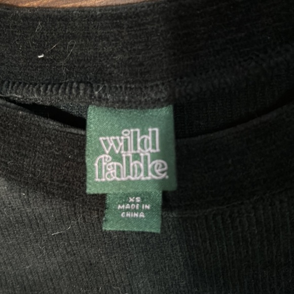 Velour black long sleeve crop - Picture 2 of 3